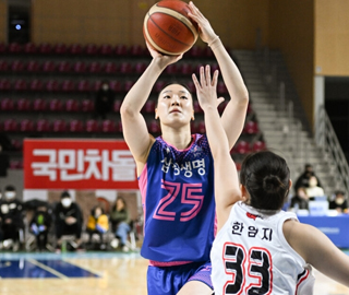 [게임 리포트] '3번 패할 순 없다' 강한 의지 돋보였던 삼성생명 '2위 탈환기'